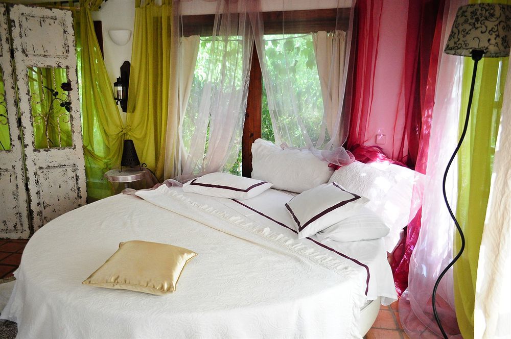 Uma Casa A Beira Sol Bed and breakfast