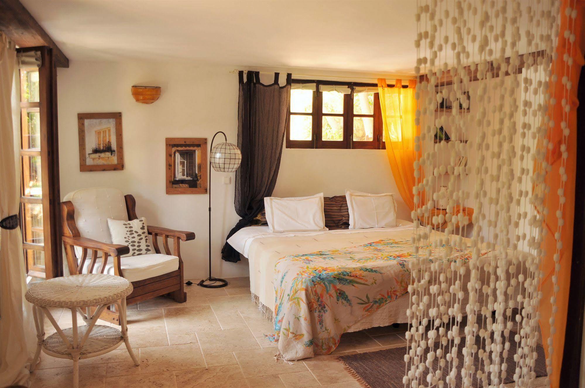 Uma Casa A Beira Sol Bed and breakfast